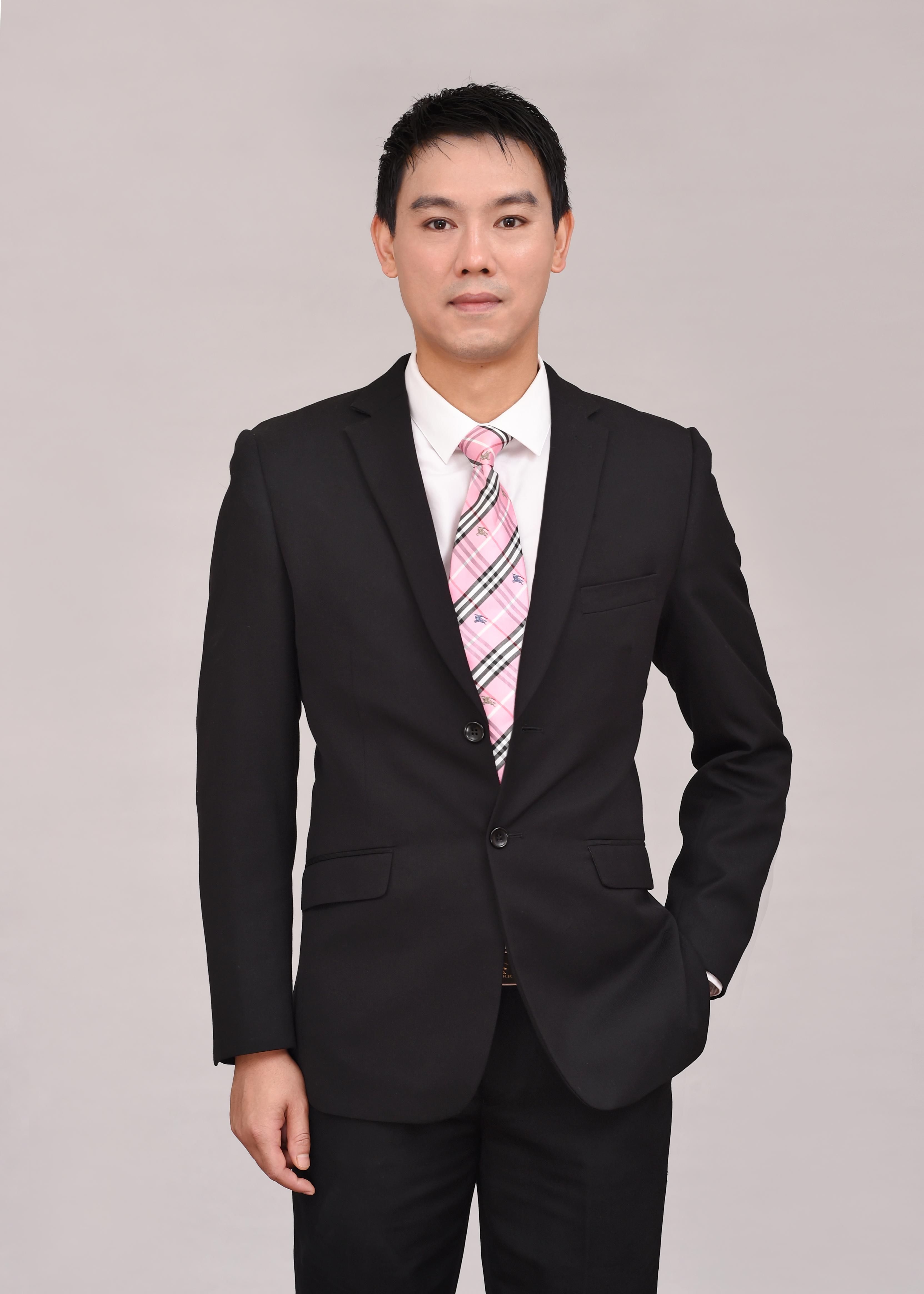 秦予白 灯光与摄影艺术负责人